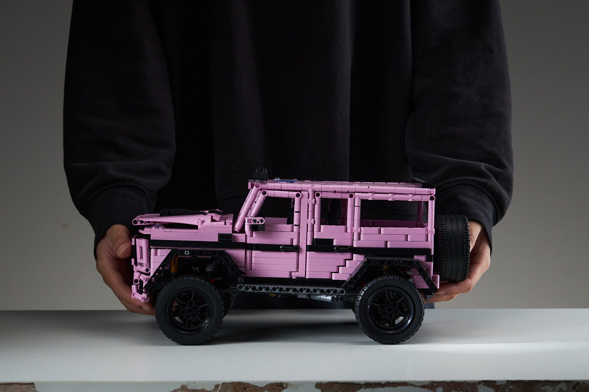 [LIMITED EDITION] PINK G CLASS TECHNIC CAR 1:8 - 2687PCS